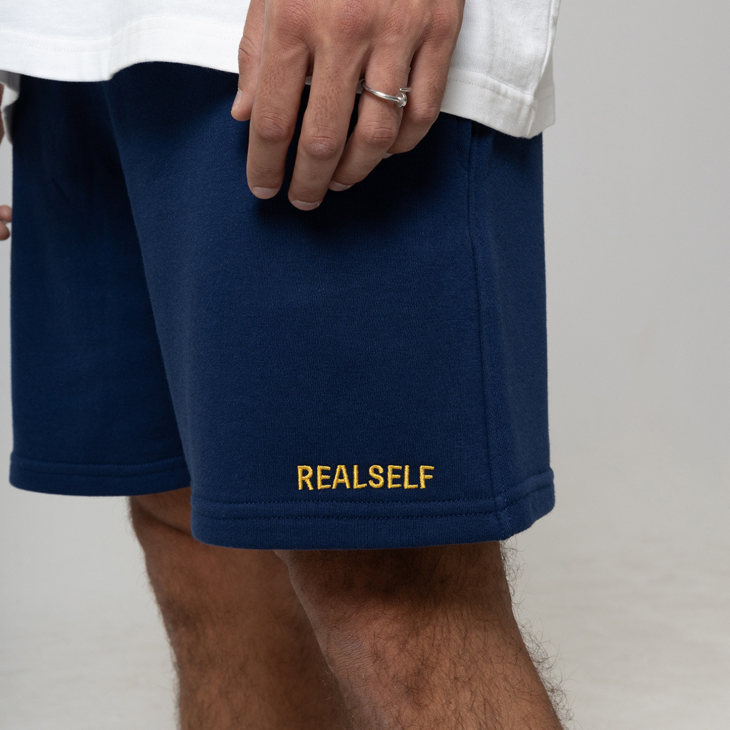 REALSELF EMBROIDERY LOGO JOGGING SHORT